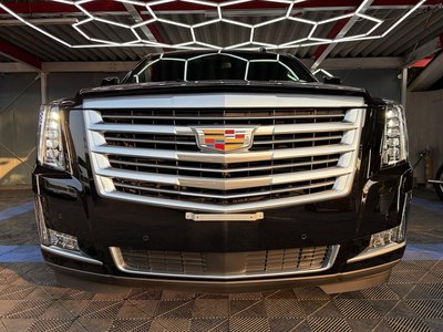 2017 Cadillac ESCALADE photo 3
