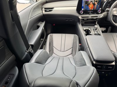 2026 Lexus RX thumbnail 39