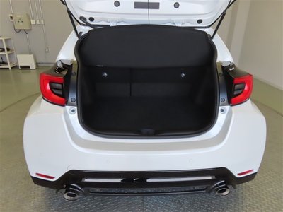 TOYOTA GR YARIS - 10