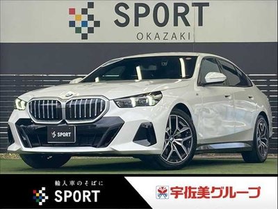 BMW 5 SERIES SEDAN - 1