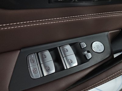 2023 BMW 5 SERIES — миниатюра 37