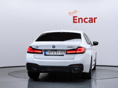 2023 BMW 5 SERIES photo 4