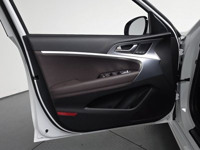 2021 Genesis THE NEW G70 thumbnail 14