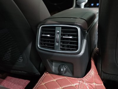 2021 Genesis THE NEW G70 thumbnail 30