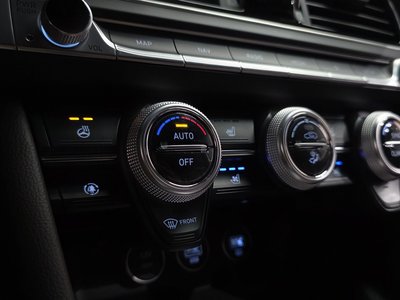 2021 Genesis THE NEW G70 thumbnail 24