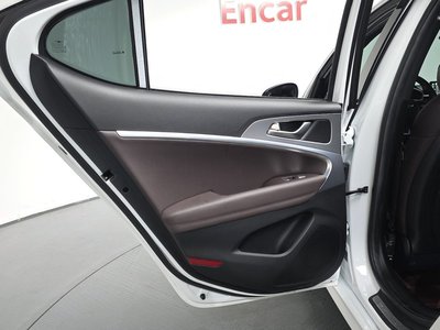 2021 Genesis THE NEW G70 thumbnail 15