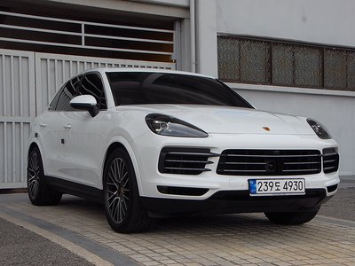 2023 Porsche CAYENNE photo 3
