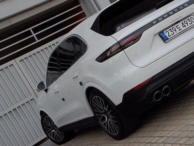2023 Porsche CAYENNE photo 6