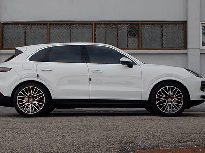 2023 Porsche CAYENNE photo 4