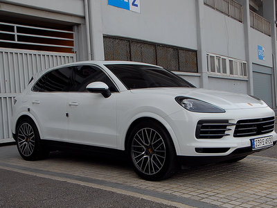 2023 Porsche CAYENNE photo 5