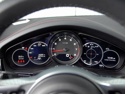 2023 Porsche CAYENNE photo 9