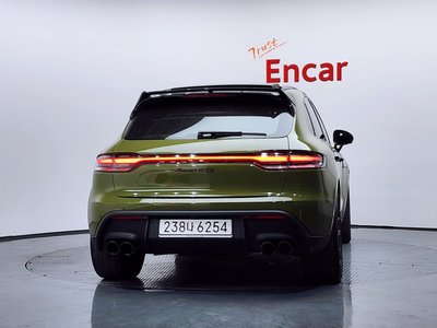 PORSCHE MACAN - 4