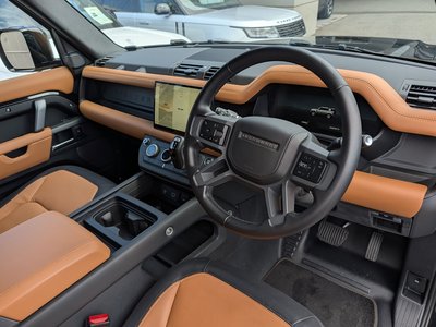 LAND ROVER DEFENDER - 3