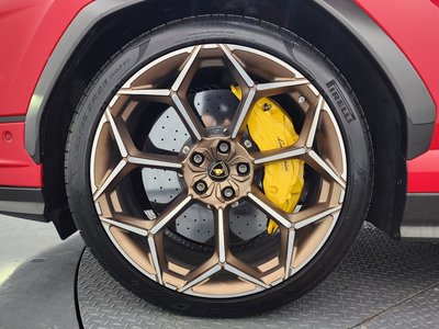 صورة 6 لـ 2023 Lamborghini URUS