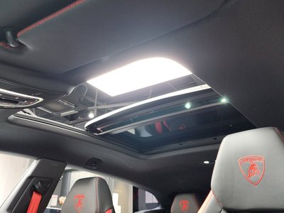 2023 Lamborghini URUS — миниатюра 24