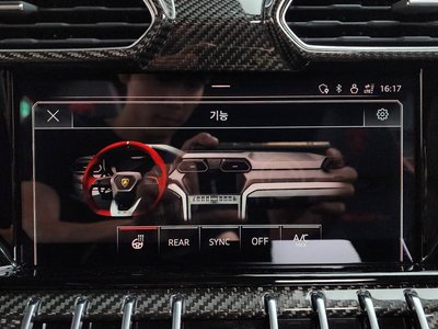 2023 Lamborghini URUS — миниатюра 32