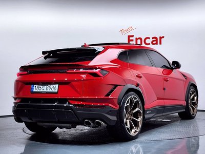 صورة 3 لـ 2023 Lamborghini URUS