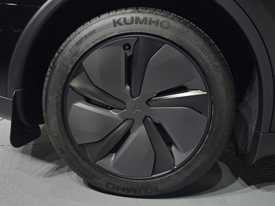 2025 Tesla MODEL Y photo 8
