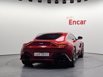 ASTON MARTIN VANTAGE - 4