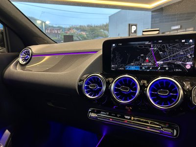 MERCEDES-BENZ GLA - 10