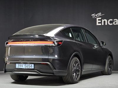 TESLA MODEL Y - 4