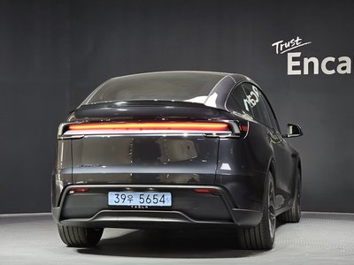 TESLA MODEL Y - 3