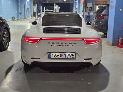 2016 Porsche 911 photo 3