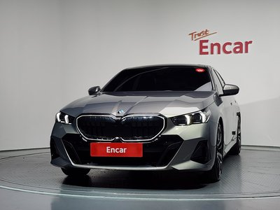 2025 BMW 5 SERIES photo 2