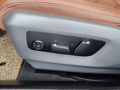 2025 BMW 5 SERIES 缩略图 32