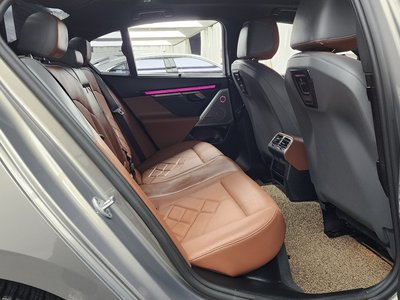 2025 BMW 5 SERIES 缩略图 18