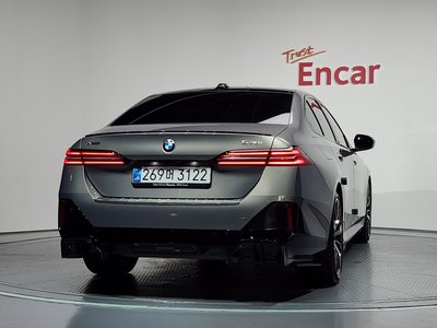 2025 BMW 5 SERIES photo 4