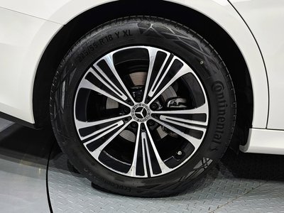 MERCEDES-BENZ E-CLASS - 6