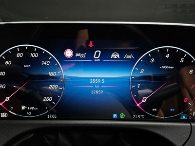 MERCEDES-BENZ E-CLASS - 8