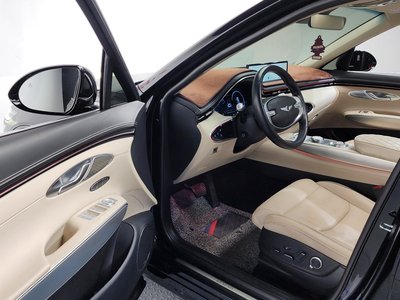 صورة 10 لـ 2020 Genesis GV70