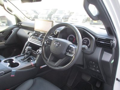 TOYOTA LAND CRUISER 300 - 10