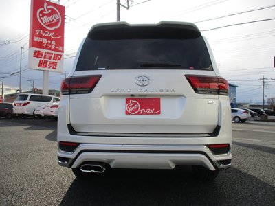 TOYOTA LAND CRUISER 300 - 7