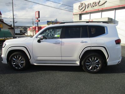 TOYOTA LAND CRUISER 300 - 9