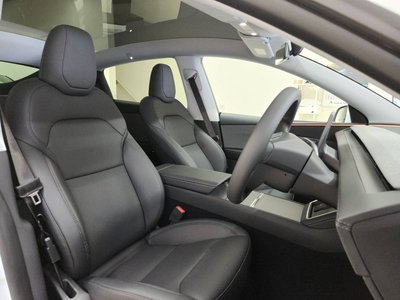 TESLA MODEL Y - 4
