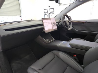 TESLA MODEL Y - 7
