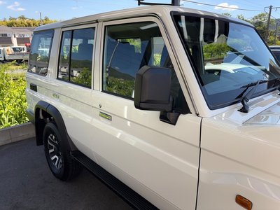TOYOTA LAND CRUISER 70 - 10