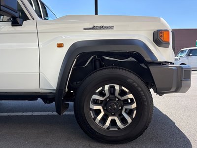 TOYOTA LAND CRUISER 70 - 9