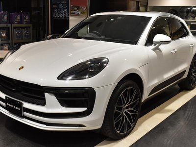 PORSCHE MACAN - 8
