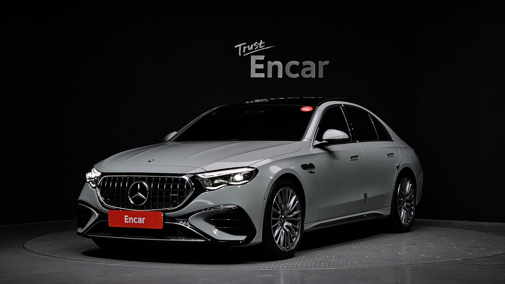 MERCEDES-BENZ E-CLASS - View 1