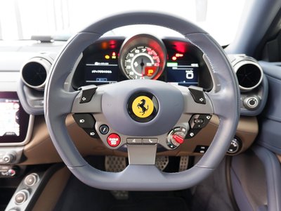 2018 Ferrari GTC4 LUSSO — миниатюра 25