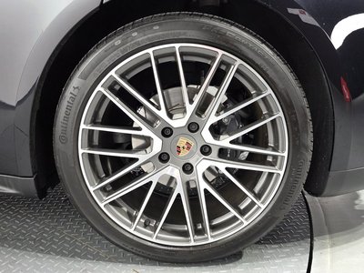 صورة 8 لـ 2024 Porsche PANAMERA