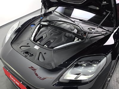 صورة 7 لـ 2024 Porsche PANAMERA