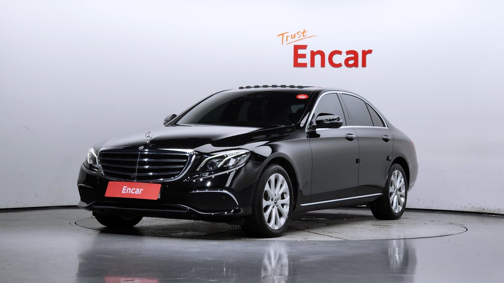 MERCEDES-BENZ E-CLASS - View 1