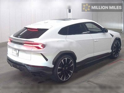 LAMBORGHINI URUS - 5