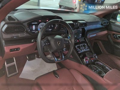 LAMBORGHINI URUS - 3