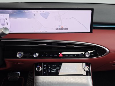 2025 Genesis GV70 thumbnail 15
